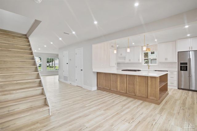 4560 Sabine Dr, Gulf Breeze, FL 32563