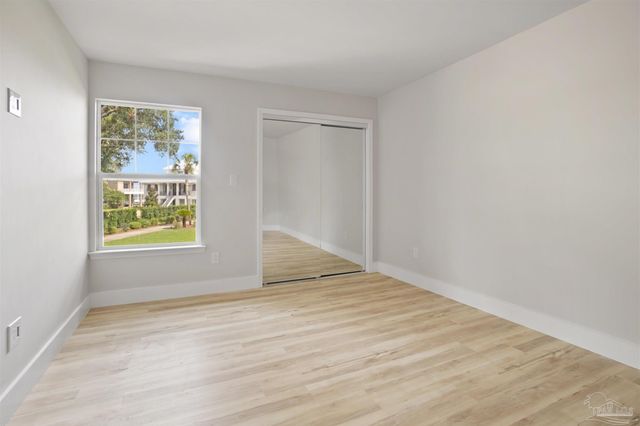 4560 Sabine Dr, Gulf Breeze, FL 32563