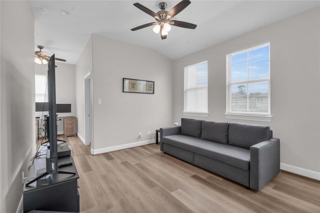 504 Nursery 2210, The Woodlands, TX 77380