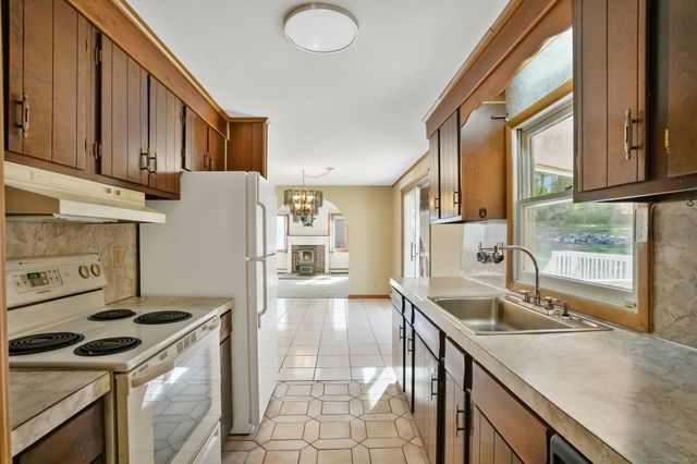 34 Merrimac Drive, Trumbull, CT 06611