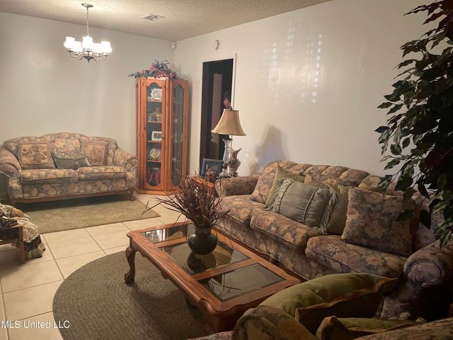 450 Annette Lane, D'iberville, MS 39540