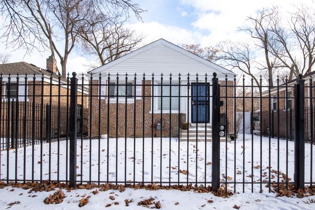 10005 S Calhoun Avenue, Chicago, IL 60617