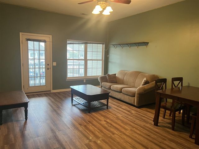 2782 S Knightsbridge Circle, Ann Arbor, MI 48105