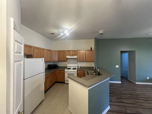 2782 S Knightsbridge Circle, Ann Arbor, MI 48105