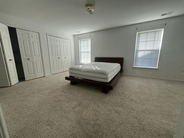 2782 S Knightsbridge Circle, Ann Arbor, MI 48105