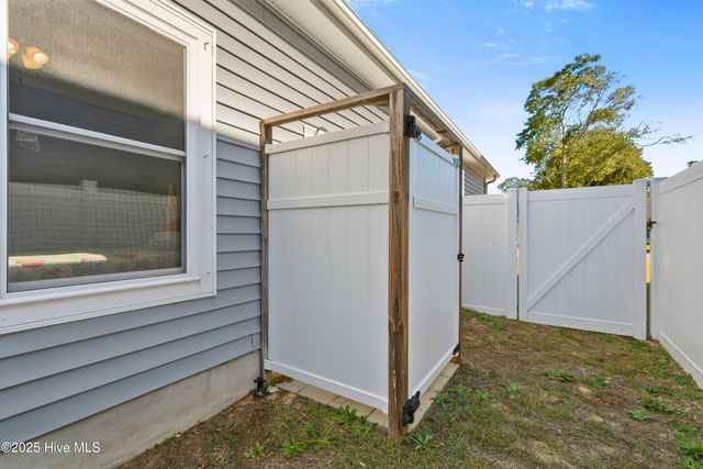 129 NW 8th Street, Oak Island, NC 28465