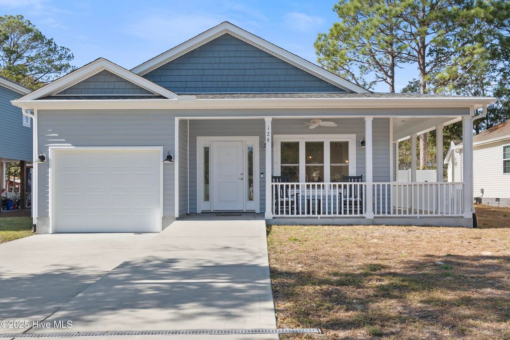 129 NW 8th Street, Oak Island, NC 28465