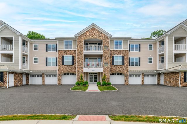 832 Brookside Court 832, Newtown, CT 06470