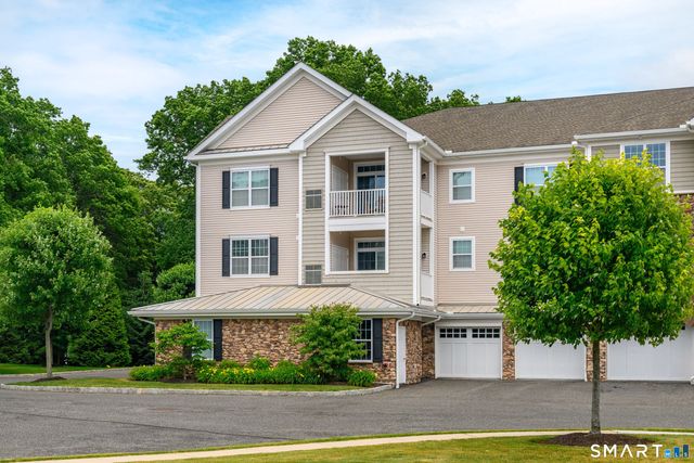 832 Brookside Court 832, Newtown, CT 06470