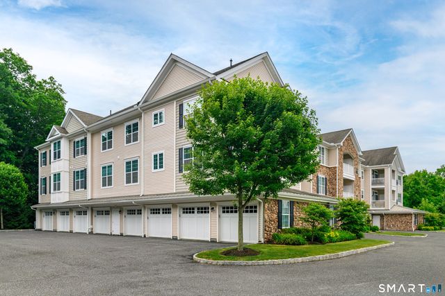 832 Brookside Court 832, Newtown, CT 06470