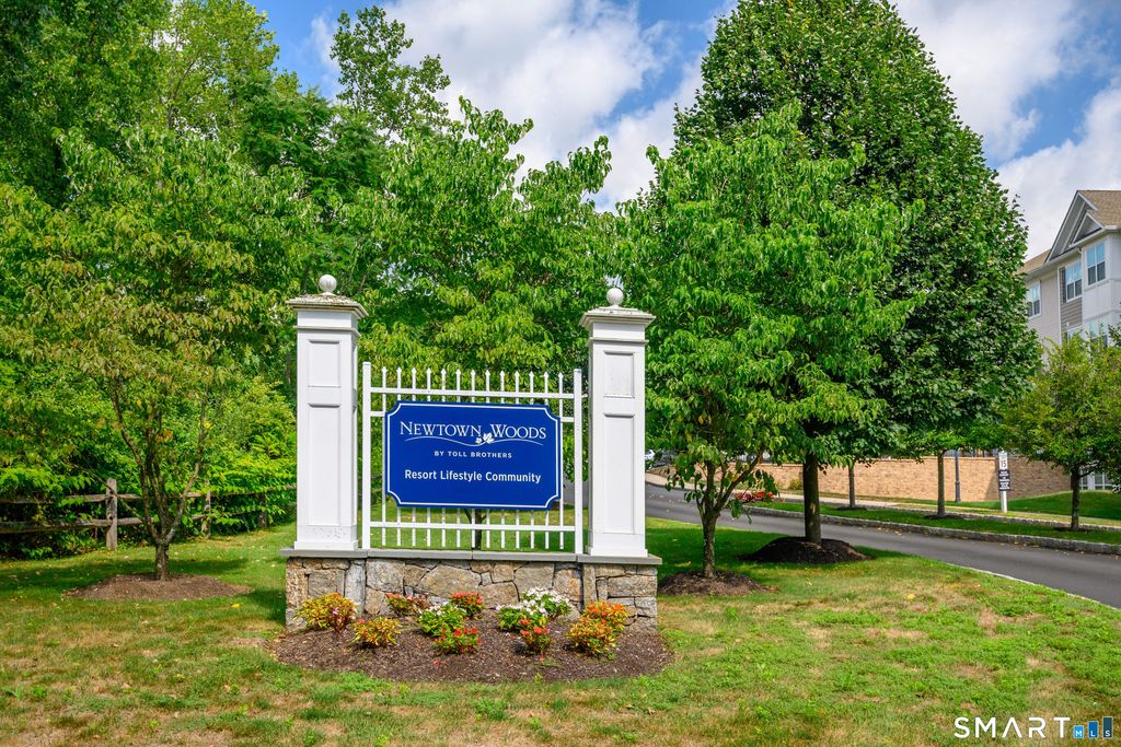 832 Brookside Court 832, Newtown, CT 06470