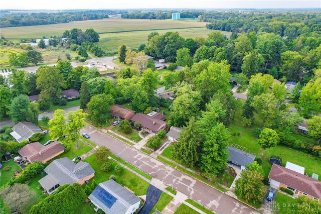 135 Lisa Lane, Yellow Springs Vlg, OH 45387