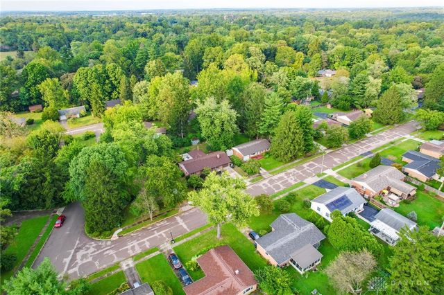 135 Lisa Lane, Yellow Springs Vlg, OH 45387