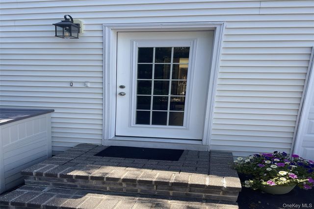 17 Cobbler Lane, East Setauket, NY 11733