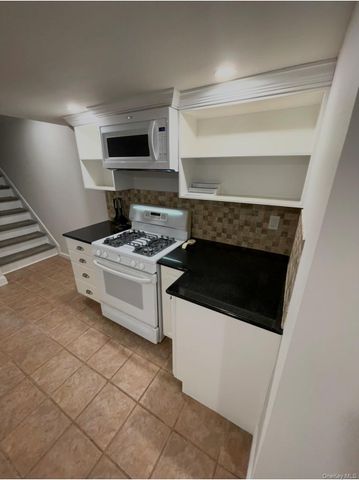 17 Cobbler Lane, East Setauket, NY 11733