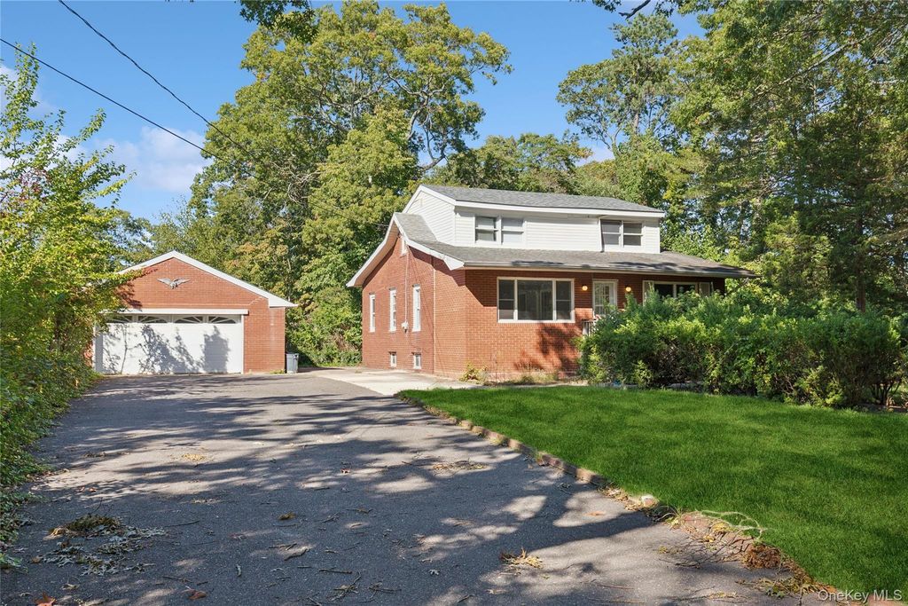 9 Plandome Place, Selden, NY 11784 — exterior