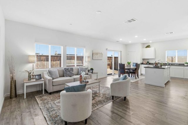3305 America Dr, Lincoln, CA 95648