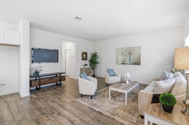 3305 America Dr, Lincoln, CA 95648