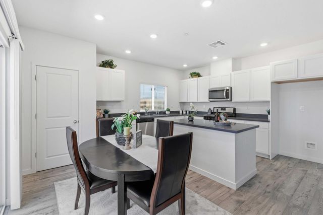 3305 America Dr, Lincoln, CA 95648