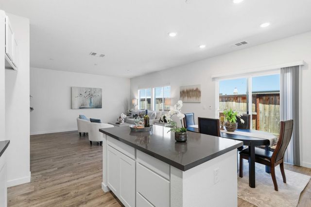 3305 America Dr, Lincoln, CA 95648