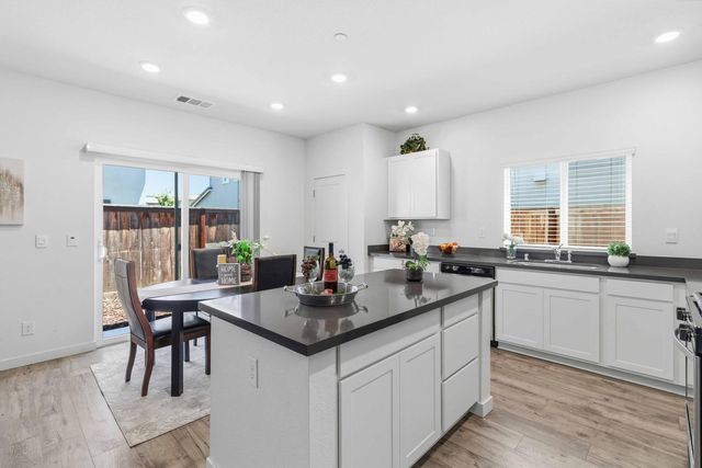 3305 America Dr, Lincoln, CA 95648
