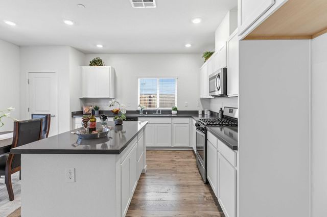 3305 America Dr, Lincoln, CA 95648