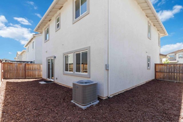 3305 America Dr, Lincoln, CA 95648