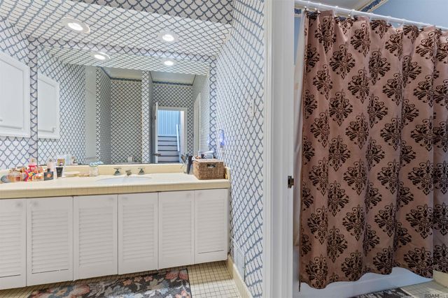 3730 Floyd Dr, Baton Rouge, LA 70808