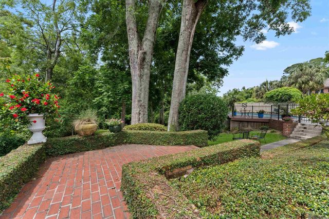 3730 Floyd Dr, Baton Rouge, LA 70808