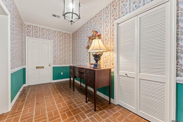 3730 Floyd Dr, Baton Rouge, LA 70808