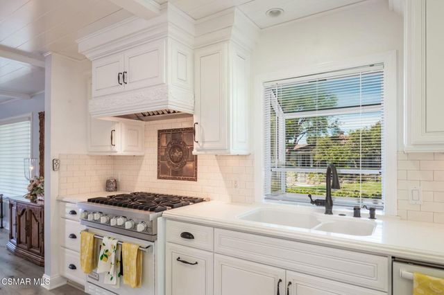 2704 Lakeridge Lane, Westlake Village, CA 91361