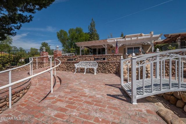 2704 Lakeridge Lane, Westlake Village, CA 91361