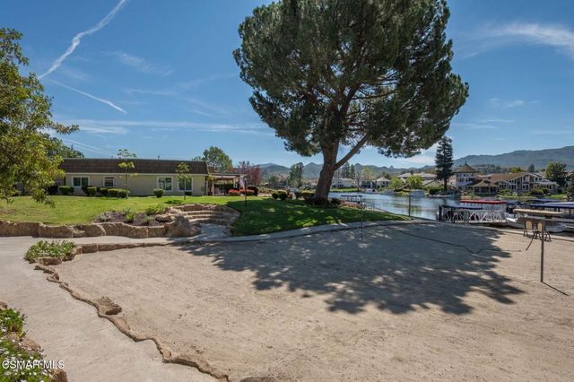 2704 Lakeridge Lane, Westlake Village, CA 91361