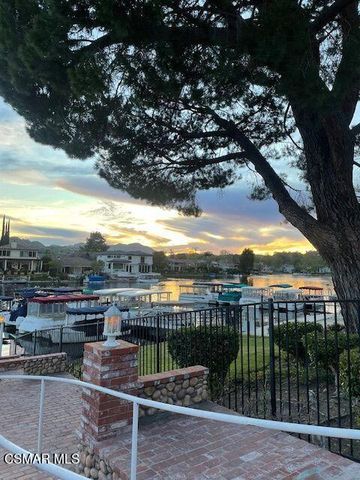 2704 Lakeridge Lane, Westlake Village, CA 91361