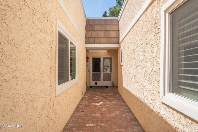 2704 Lakeridge Lane, Westlake Village, CA 91361