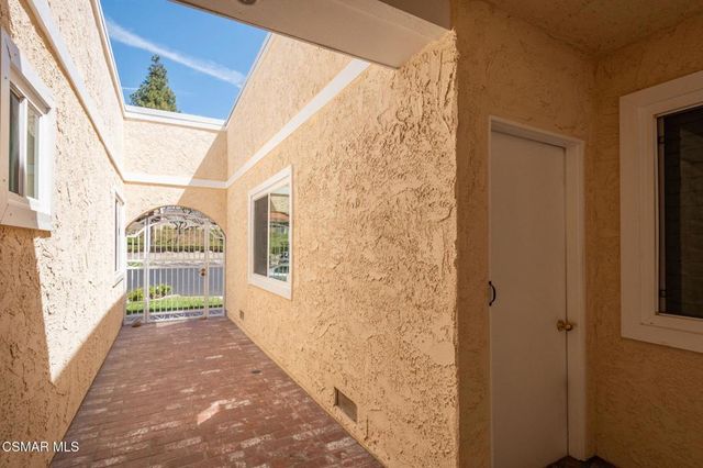 2704 Lakeridge Lane, Westlake Village, CA 91361