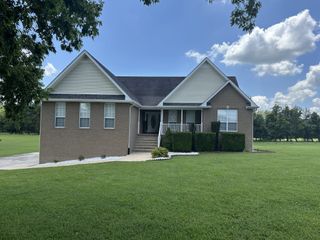 1014 Somerville Dr, Cottontown, TN 37048