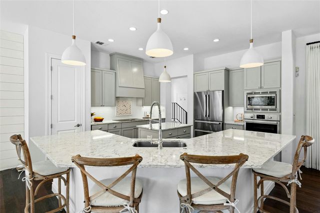 3 Camwood TRL, The Hills, TX 78738