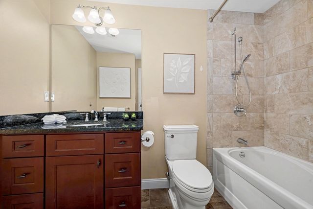 5 Clarks Hill Ln 5, Framingham, MA 01702