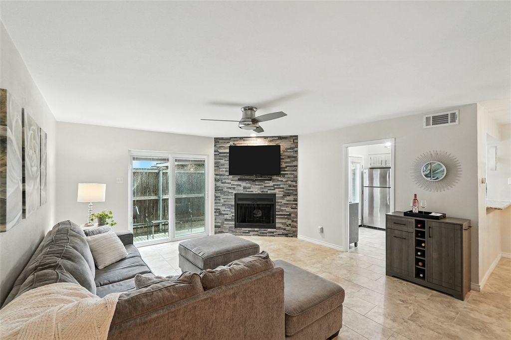 14800 Enterprise Drive 19B, Farmers Branch, TX 75234