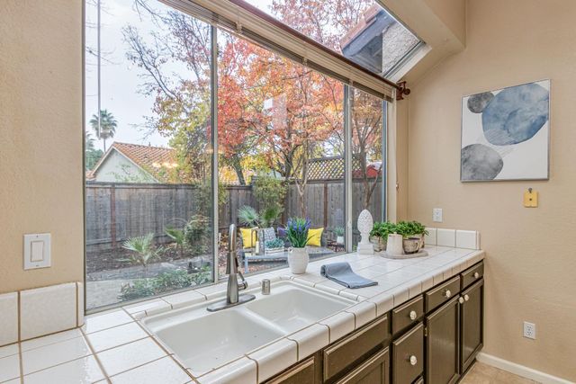 2711 San Miguel Ct, Rocklin, CA 95765