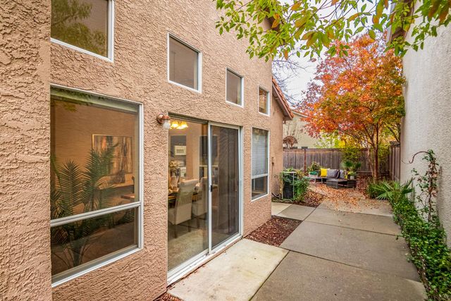 2711 San Miguel Ct, Rocklin, CA 95765