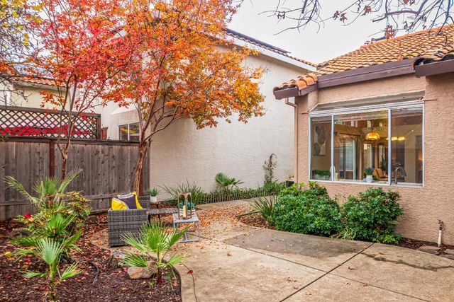 2711 San Miguel Ct, Rocklin, CA 95765