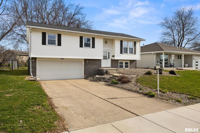 3201 W WILSHIRE Drive, Peoria, IL 61614