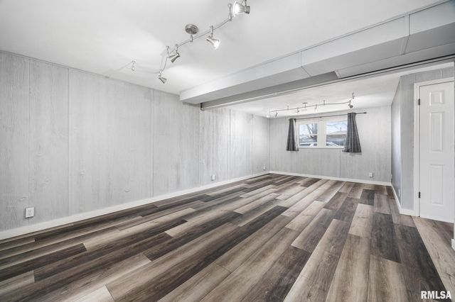 3201 W WILSHIRE Drive, Peoria, IL 61614