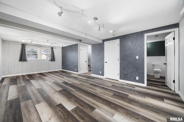 3201 W WILSHIRE Drive, Peoria, IL 61614