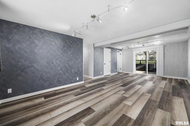 3201 W WILSHIRE Drive, Peoria, IL 61614