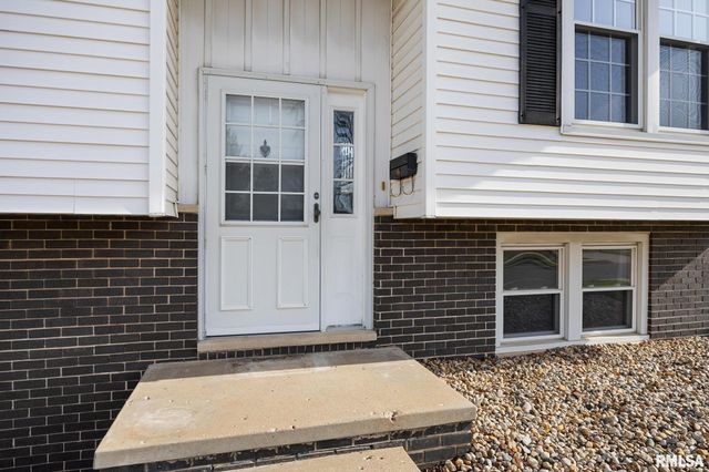 3201 W WILSHIRE Drive, Peoria, IL 61614