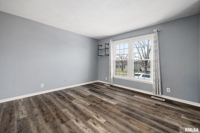 3201 W WILSHIRE Drive, Peoria, IL 61614