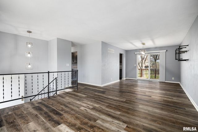 3201 W WILSHIRE Drive, Peoria, IL 61614